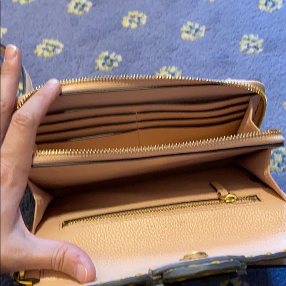 Tory Burch $298 McGraw Flat Wallet Crossbody - Picture 4 of 5